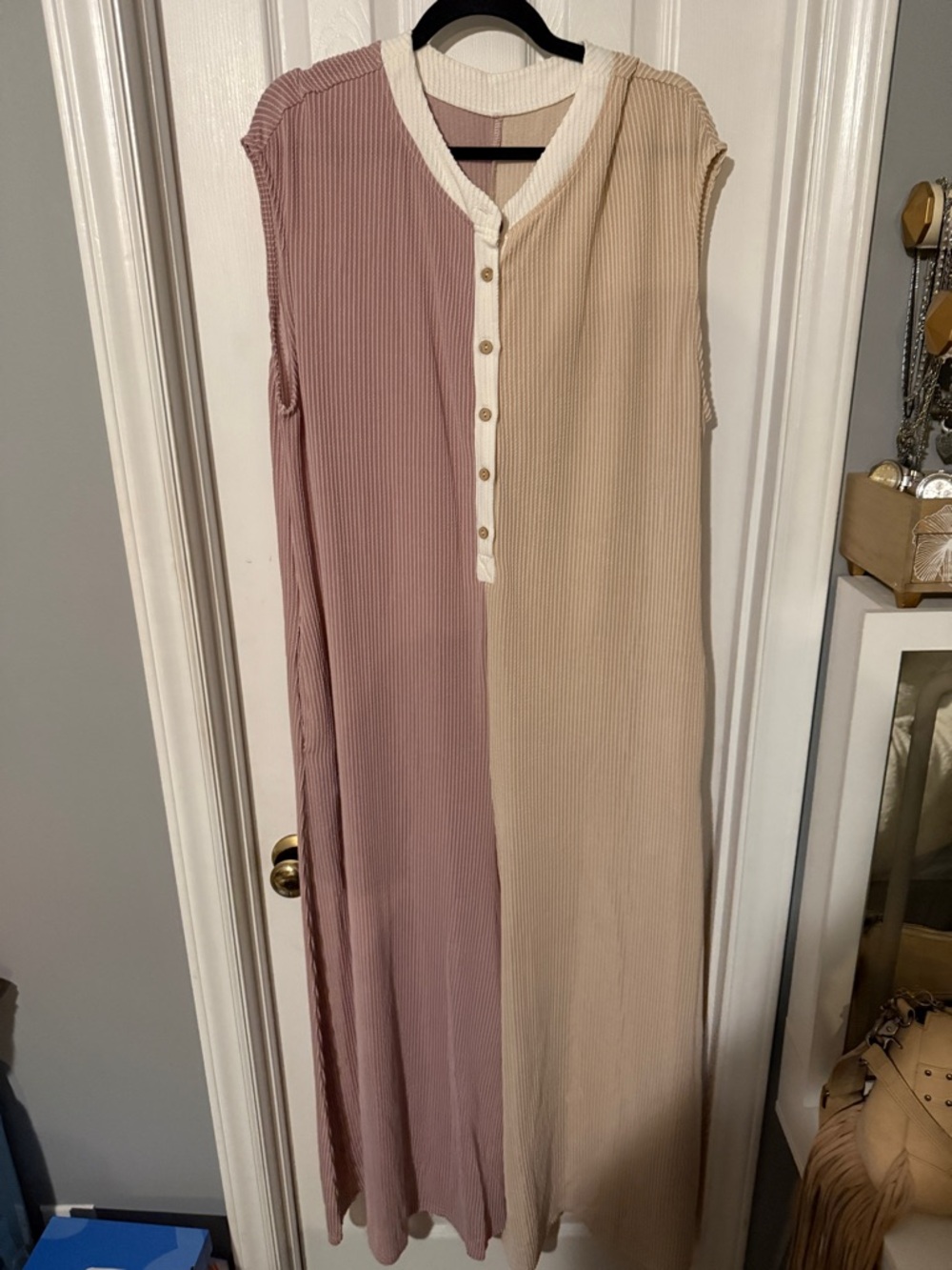 Two-Tone Sleeveless Romper  in Mauve and Cream XL purchased at a Boutique - Picture 6 of 6